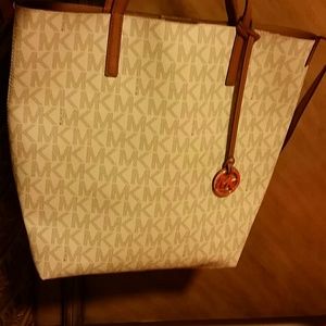 Michael kors tote